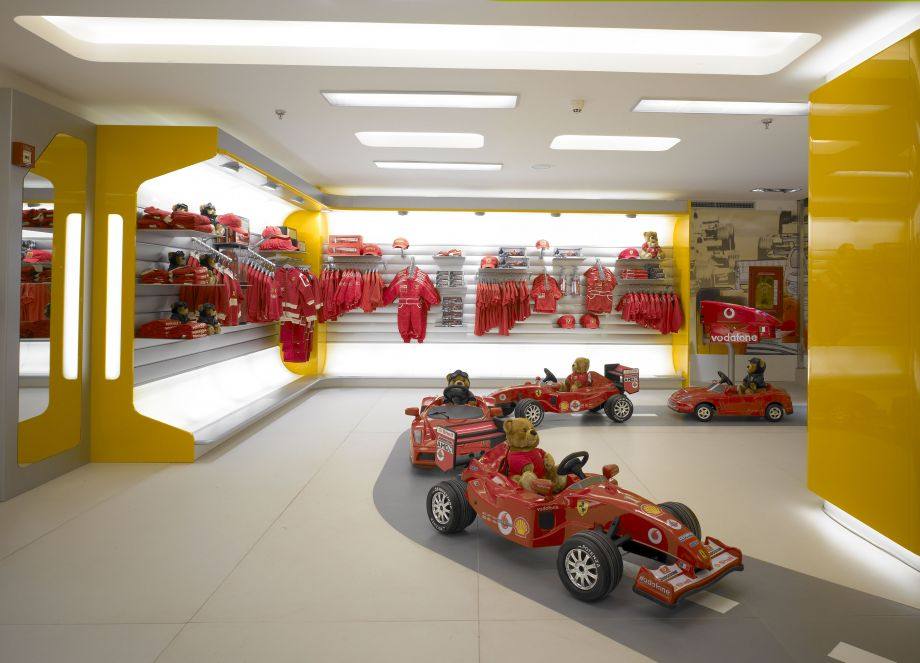 法拉利零售店_38_Ferrari Store Milano 5.jpg