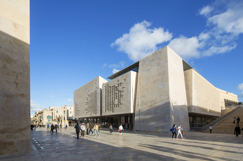 皮亚诺的瓦莱塔城门口总体规划_renzo-piano-valleta-city-gate-malta-designboom-03.jpg