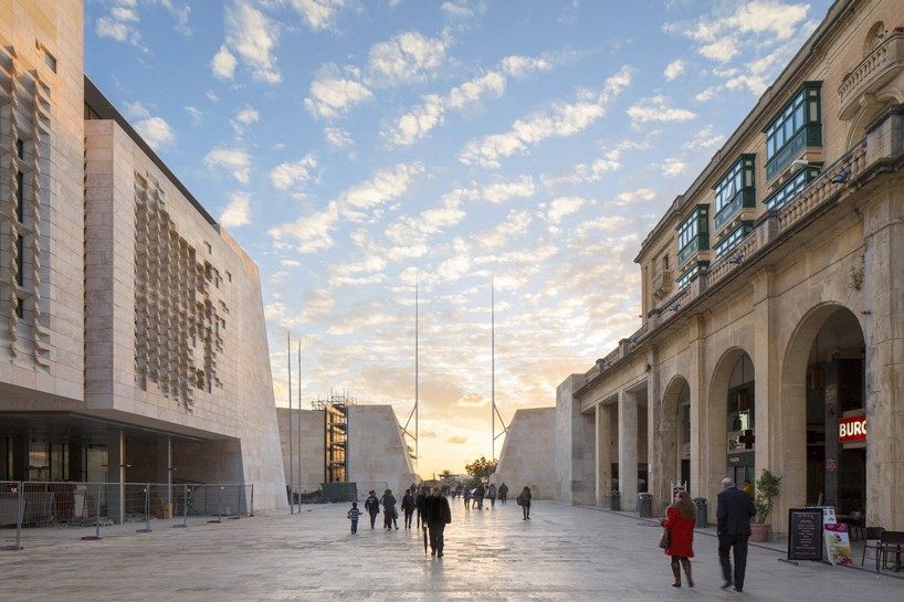 皮亚诺的瓦莱塔城门口总体规划_renzo-piano-valleta-city-gate-malta-designboom-091-818x545.jpg