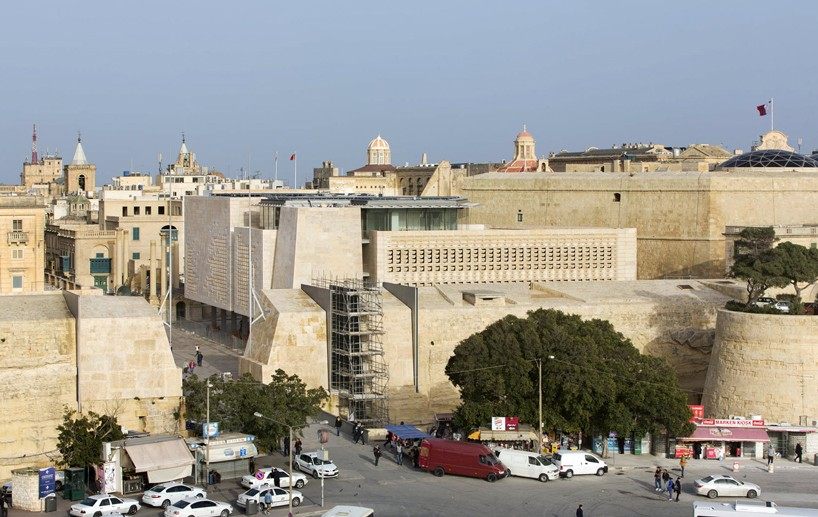 皮亚诺的瓦莱塔城门口总体规划_renzo-piano-valleta-city-gate-malta-designboom-121-818x517.jpg