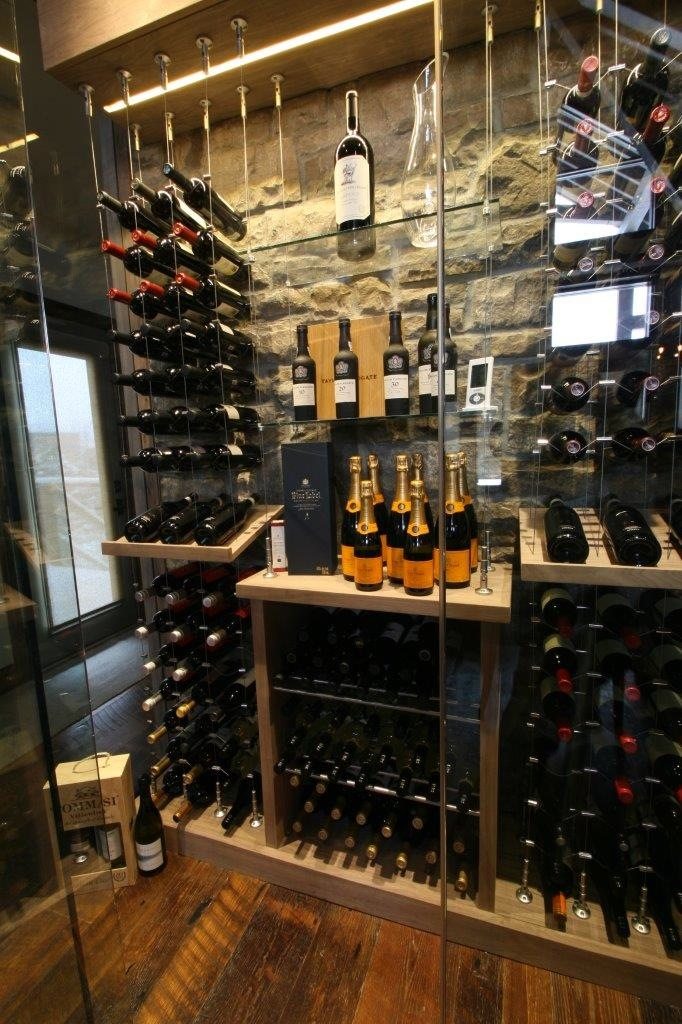 国外红酒柜设计资料图片_Modern Glass Wine Storage1.jpg