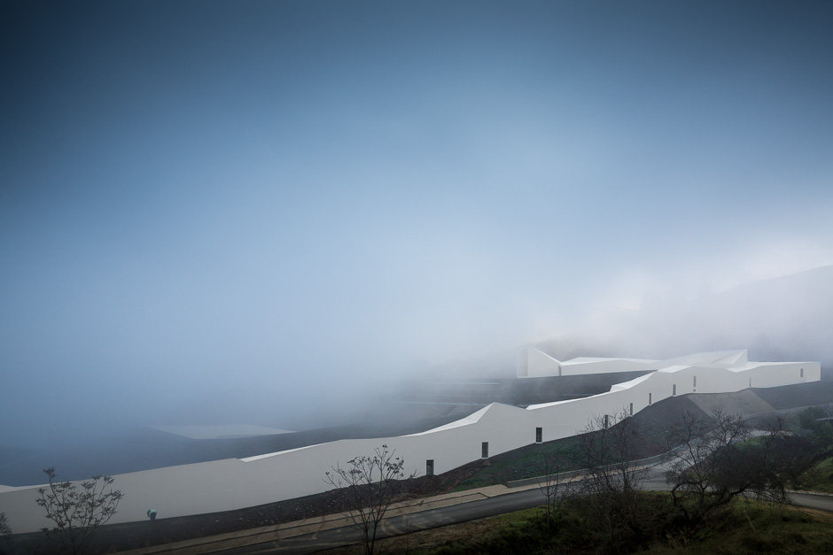 葡萄牙波西尼奥赛艇训练中心_Rowing-High-Performance-Centre-in-Pocinho-1.jpg