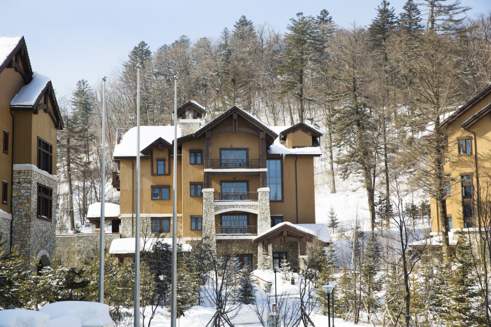 【官方摄影】JAYA--长白山柏悦酒店 Park Hyatt Changbaishan_41-Villa-Front-View-In-Winter.jpg