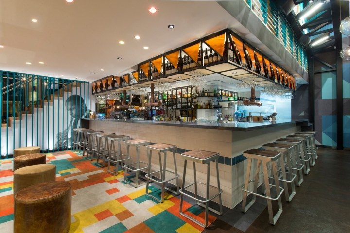 收集的国外餐饮类方案_Bluetrain-restaurant-by-Studio-Equator-Melbourne-Australia-06.jpg