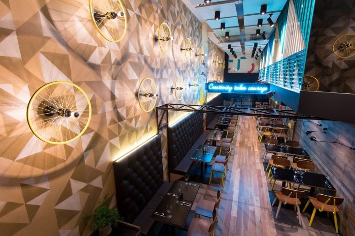 收集的国外餐饮类方案_Bluetrain-restaurant-by-Studio-Equator-Melbourne-Australia-14.jpg