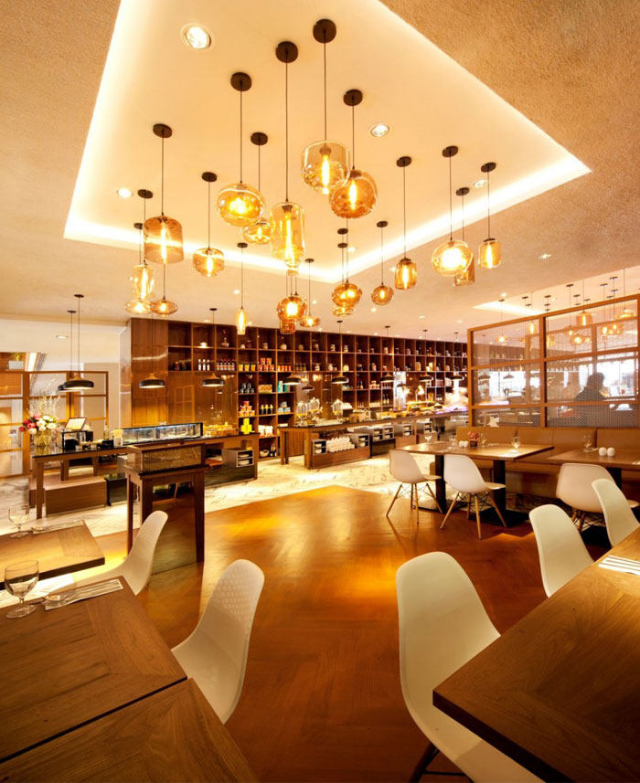 宽敞明亮的餐厅由Designphase DBA_restaurant-interior-design.jpg