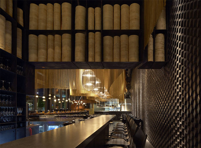 餐厅的室内装饰在金色配色方案_steam-baskets-space-drinking.jpg