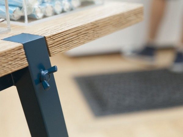 店铺门廊国家画廊公司_16-Trestle-table-detail-600x450.jpg