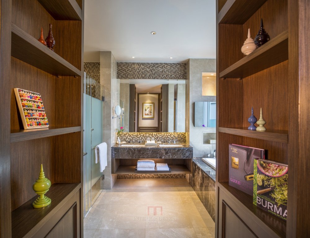 SetWidth2000-Executive-Suite-Bathroom.jpg