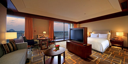 Wilson Associates - 青岛金沙滩希尔顿酒店 Hilton Qingdao Golden Beach_deluxeseaviewkingroom_FP.jpg