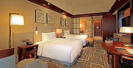 Wilson Associates - 青岛金沙滩希尔顿酒店 Hilton Qingdao Golden Beach_twinroom_FP.jpg