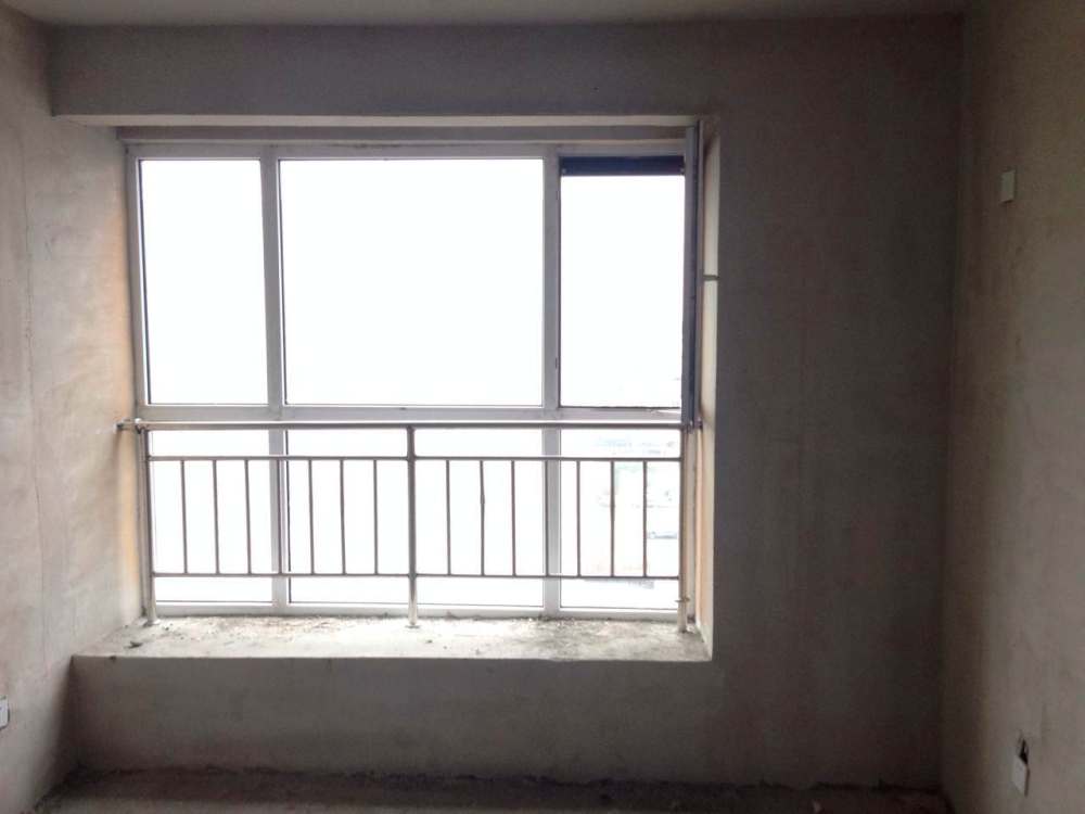 请各位大设计师看看小弟家的平面图_客厅飘窗