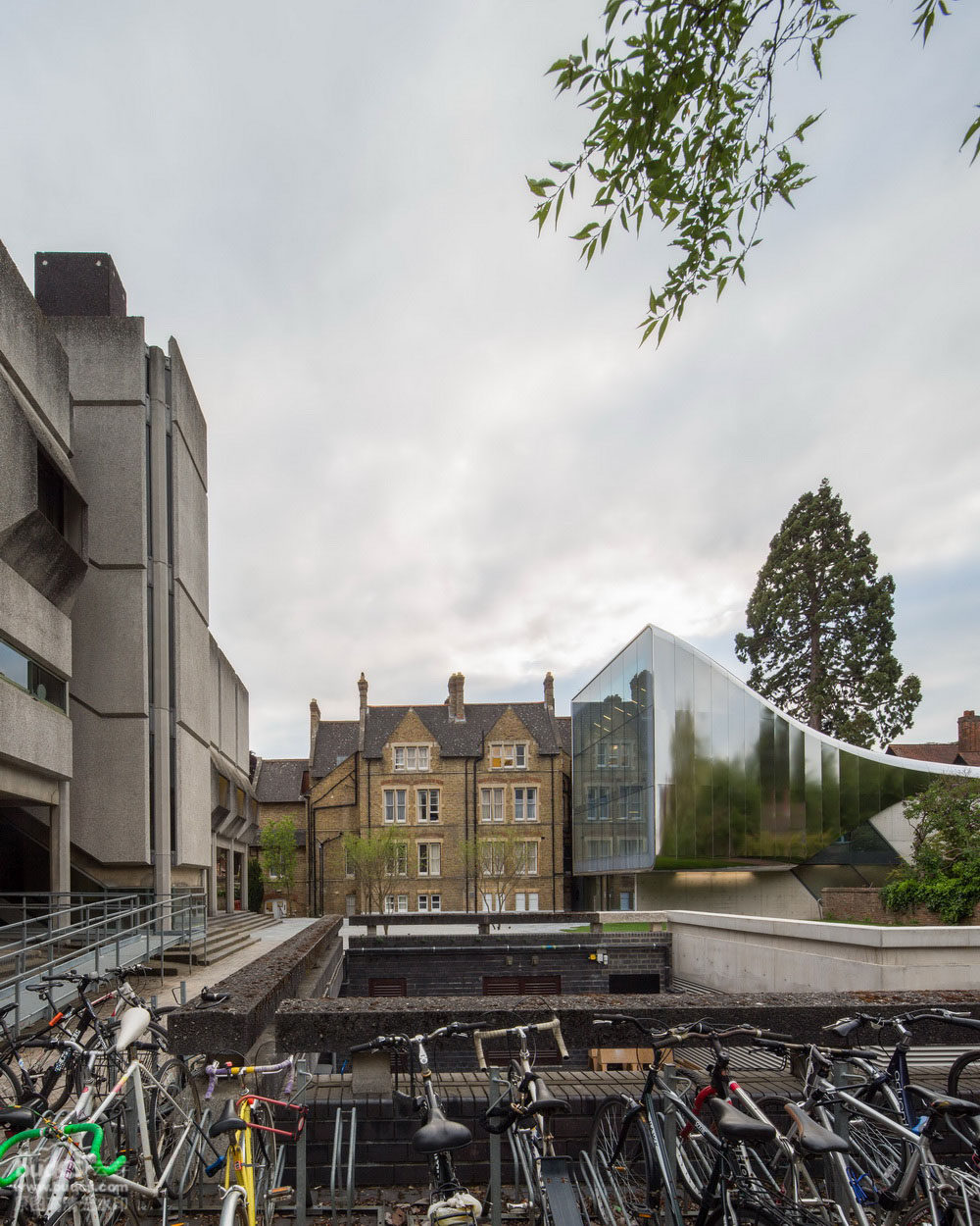 中东中心扩建-Zaha Hadid Architects_Invescorp_Building_MEC_Oxford_University_(21).jpg