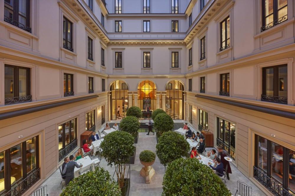 讓自己沉醉於米蘭的魅力之中-Mandarin Oriental, Milan（官网）_milan-fine-dining-seta-courtyard-01.jpg