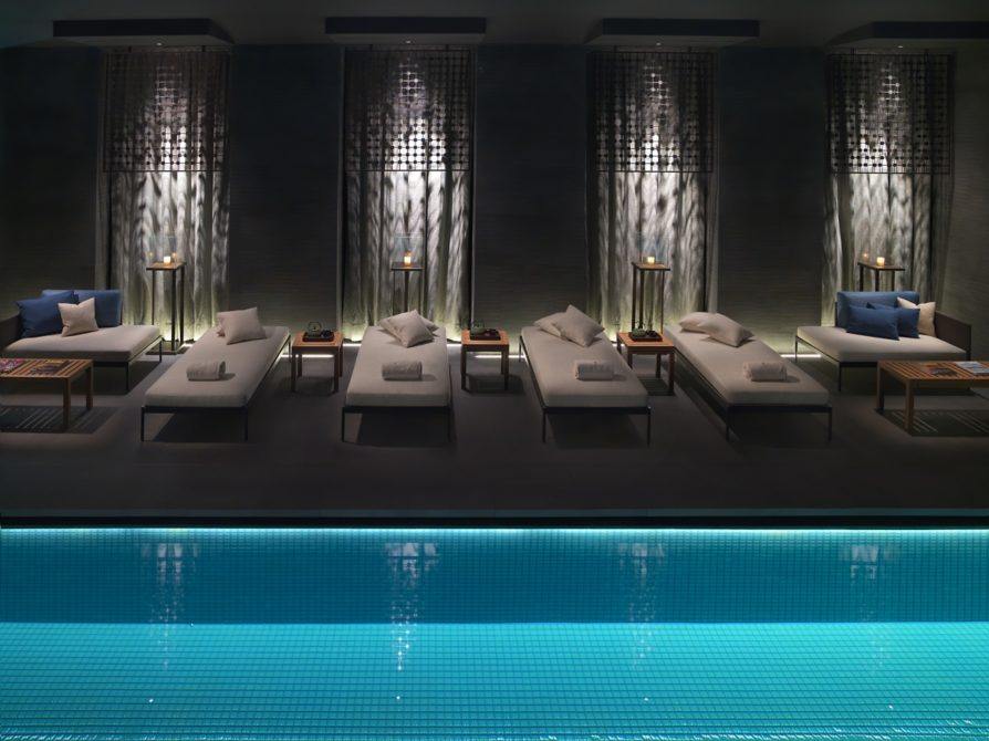 讓自己沉醉於米蘭的魅力之中-Mandarin Oriental, Milan（官网）_milan-luxury-spa-pool-loungers-01.jpg