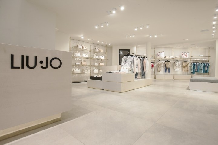 国外专卖店图片_LIU-JO-Flagship-Store-by-Christopher-Goldman-Ward-Knokke-Belgium-05.jpg