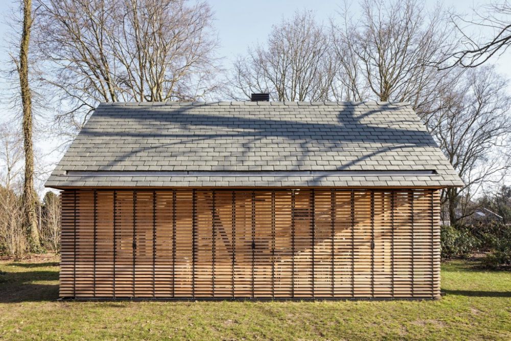 compact-recreation-house-by-zecc-architecten-1-1024x683.jpg