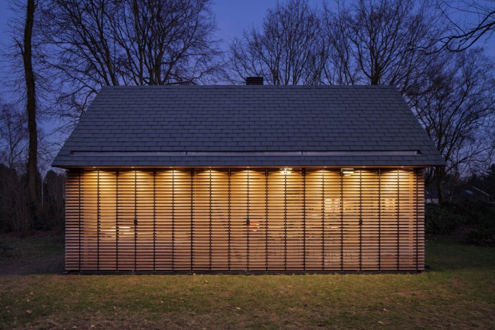 compact-recreation-house-by-zecc-architecten-4-1024x683.jpg