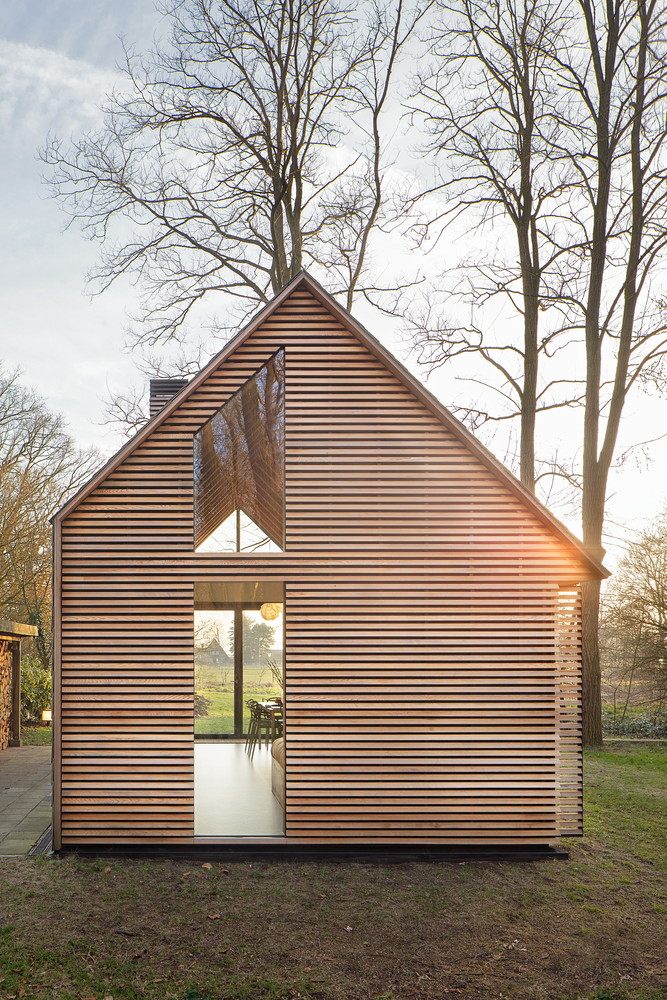 compact-recreation-house-by-zecc-architecten-21.jpg