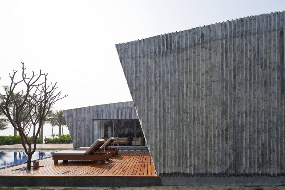 越南岘港Ngũ Hành Sơn纳曼度假村--Vo Trong Nghia Architects_03_naman-beach-villa_bamboo-concrete-wall.jpg