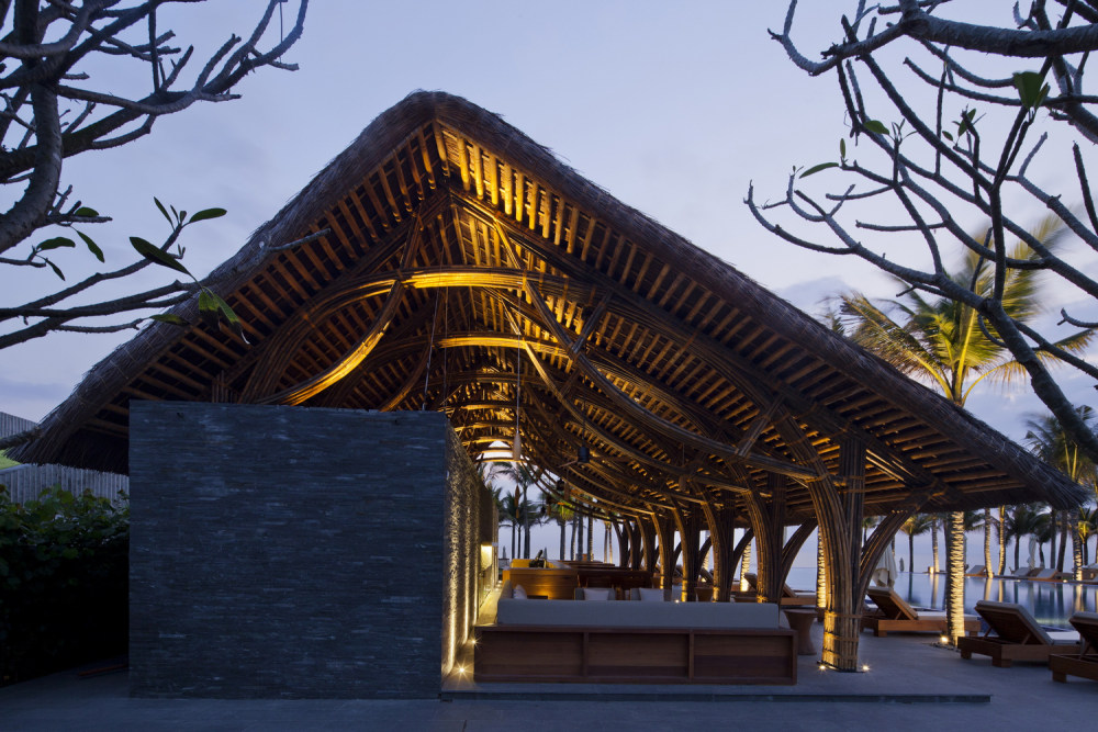 越南岘港Ngũ Hành Sơn纳曼度假村--Vo Trong Nghia Architects_26_naman-beach-bar_night-view.jpg