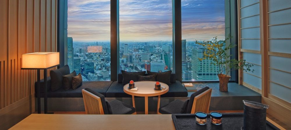 年末饕餮 第一家日本安缦酒店Aman Tokyo高清实景图_Premier RoomLiving.jpg