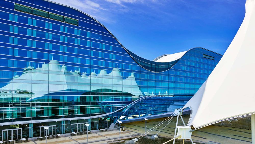 丹佛机场威斯汀酒店 The Westin Denver International Airport_The-Westin-Denver-International-Airport---Exterior-Close.jpg