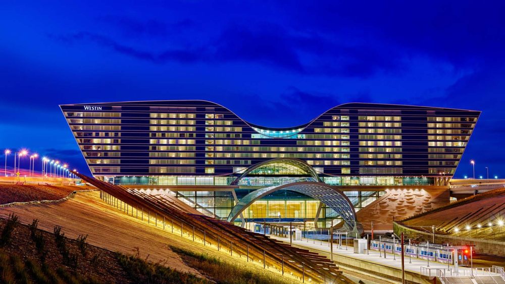 丹佛机场威斯汀酒店 The Westin Denver International Airport_The-Westin-Denver-International-Airport---Exterior-Wide.jpg