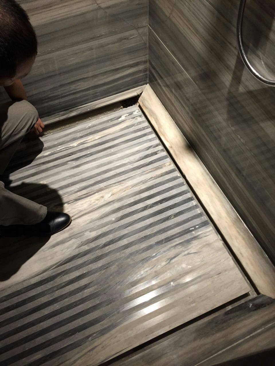 请问隐藏地漏的淋浴房工艺 求大师指点_QQ图片20160120170231.jpg
