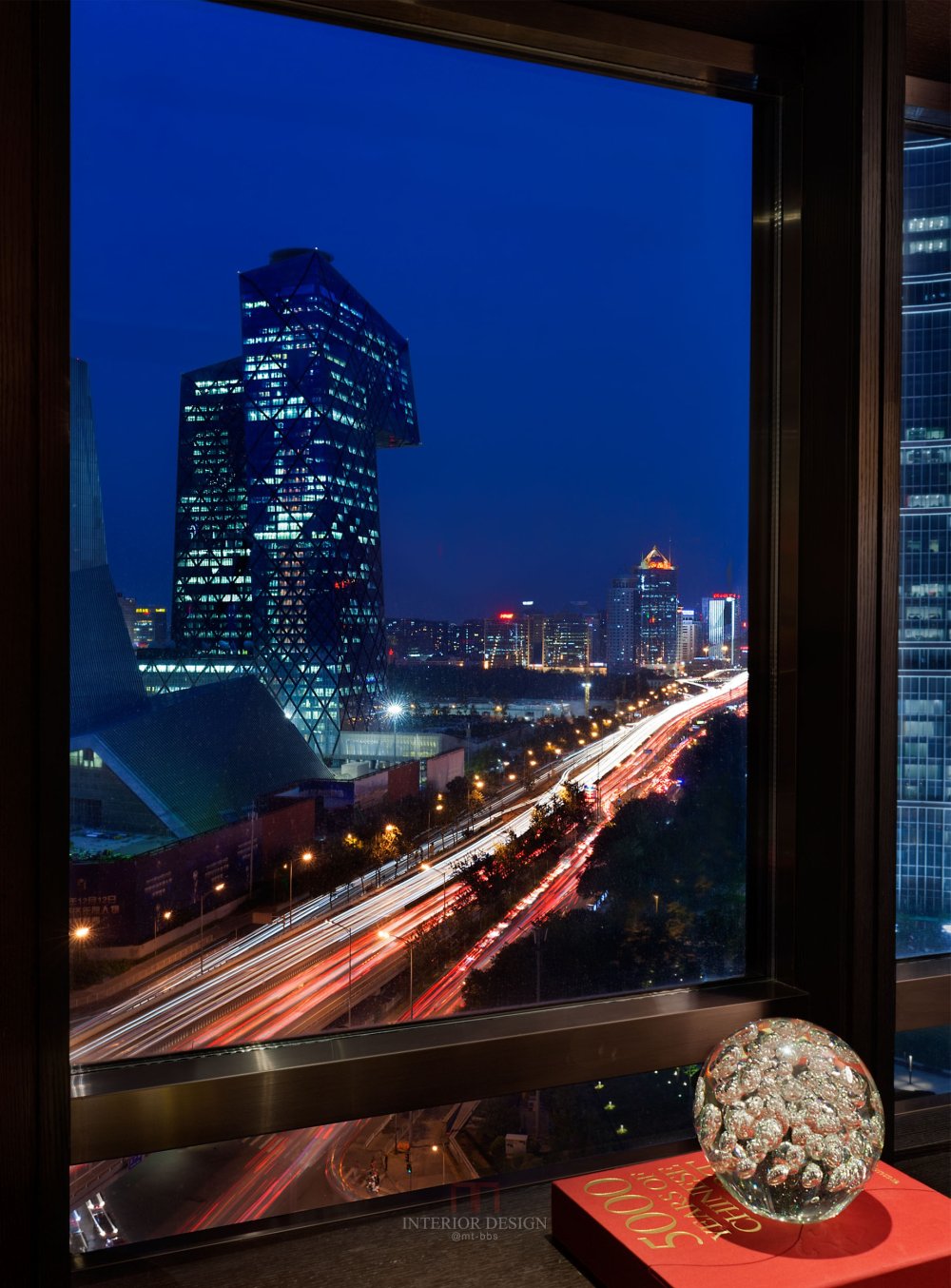 北京瑰丽酒店(官方高清摄影) Rosewood Beijing_BJG_67191329_Night_View_from_Guestroom_(1).jpg