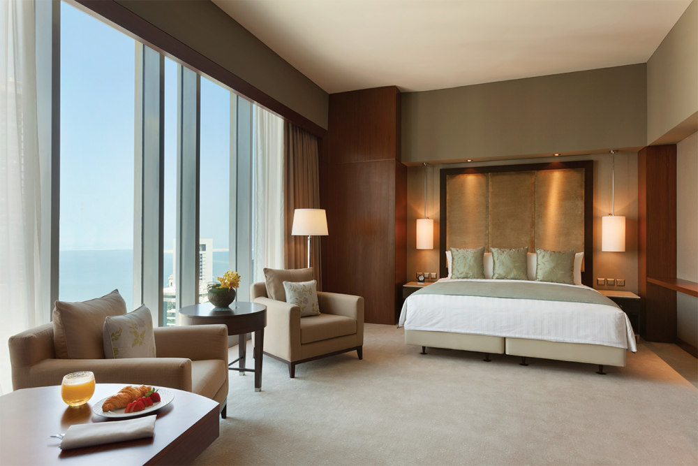 多哈香格里拉大酒店(高清摄影) Shangri-La Hotel Doha_SLDH_Horizon-Deluxe-Room-King_1300x950.jpg