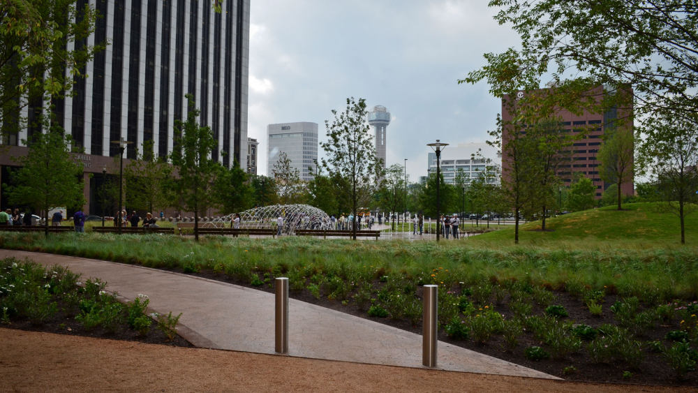 达拉斯威斯汀酒店 The Westin Dallas Downtown_Belo-Garden.jpg