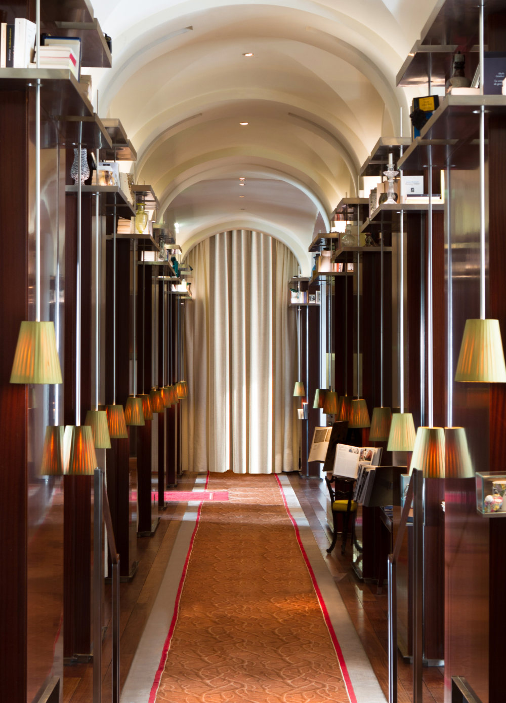 巴黎莱佛士酒店(官方高清摄影) Le Royal Monceau Raffles paris_60484616-H1-Le_Royal_Monceau_Raffles_Paris_-_Corridor.jpg
