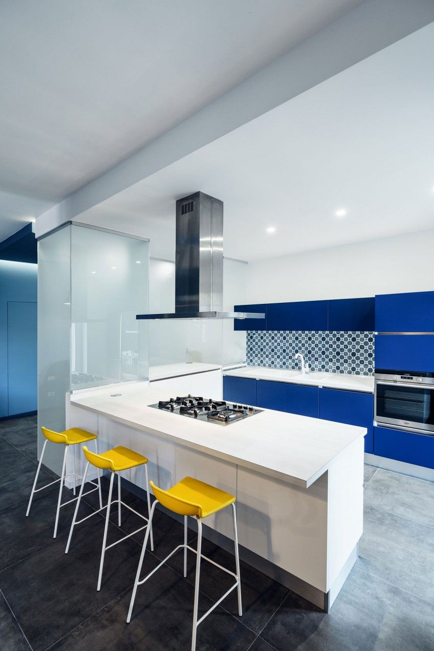 Prismatic-Blue-Apartment-05-850x1275.jpg