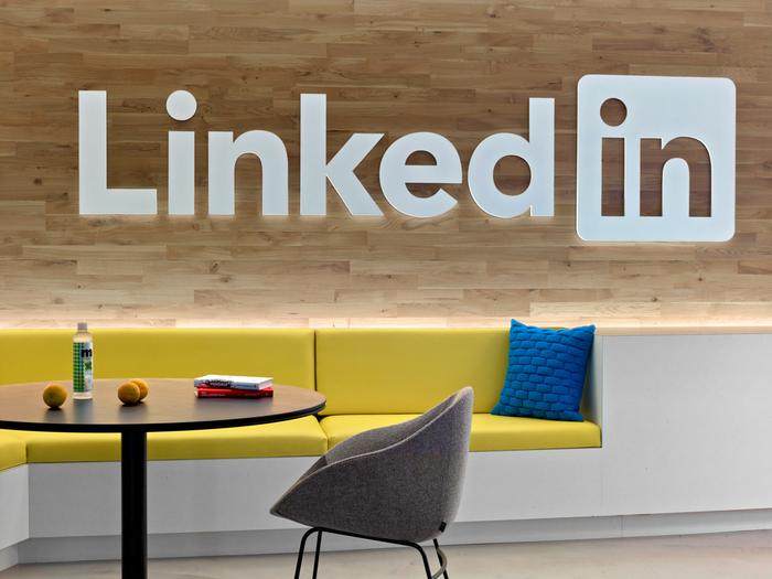 LinkedIn办公导视标识系统