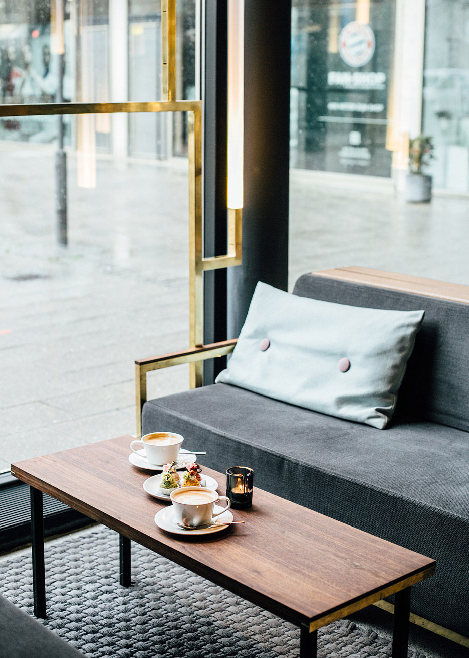 brass "veins" to Munich bar interior_modern-bar-build-inc-architekten-architecture-interior_dezeen_936_7.jpg