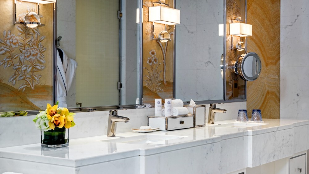 澳门瑞吉金沙城中心酒店 The St. Regis Macao, Cotai Central_presidential-suite-bathroom-1600x900.jpg