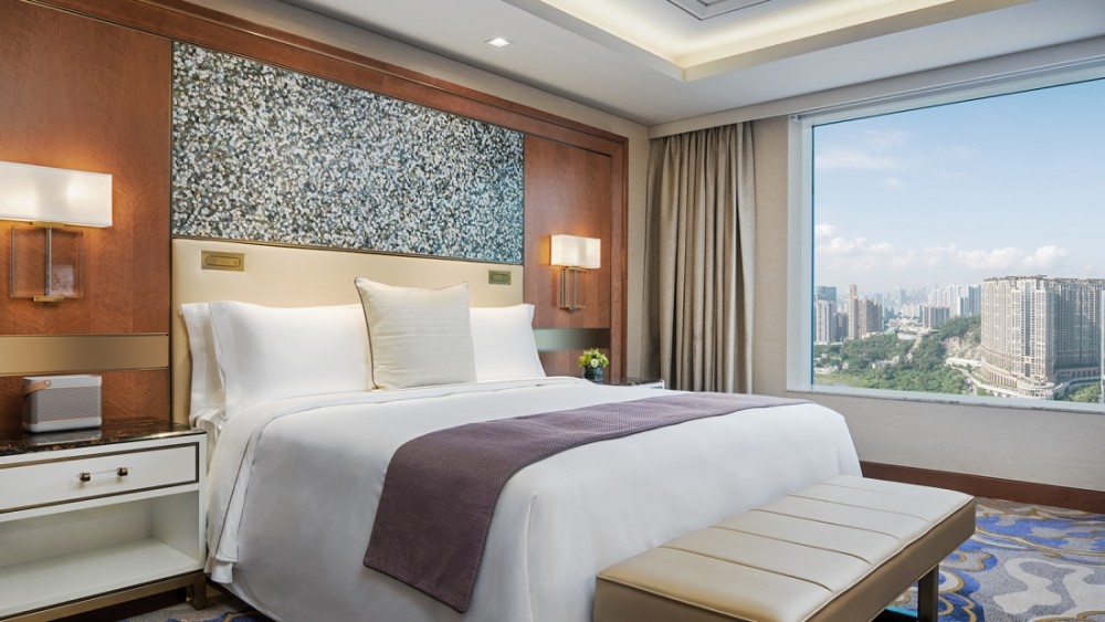 澳门瑞吉金沙城中心酒店 The St. Regis Macao, Cotai Central_st-regis-suite-bedroom-2-1600x900.jpg