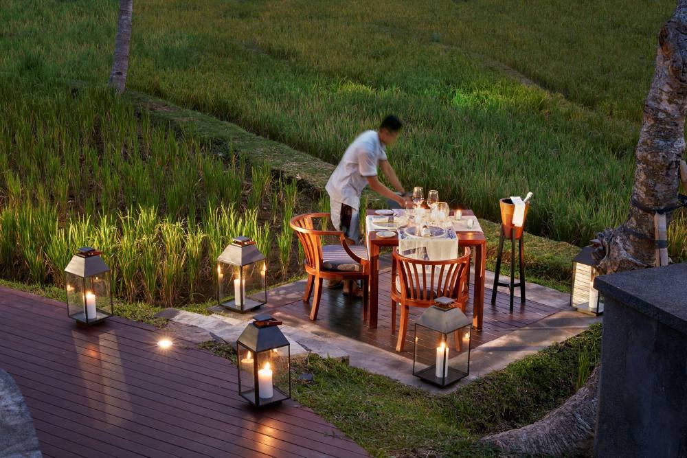 巴厘岛乌布丽思卡尔顿酒店 Mandapa Ritz Carlton Ubud Bali_Dining Beyond by Rice Field.jpg