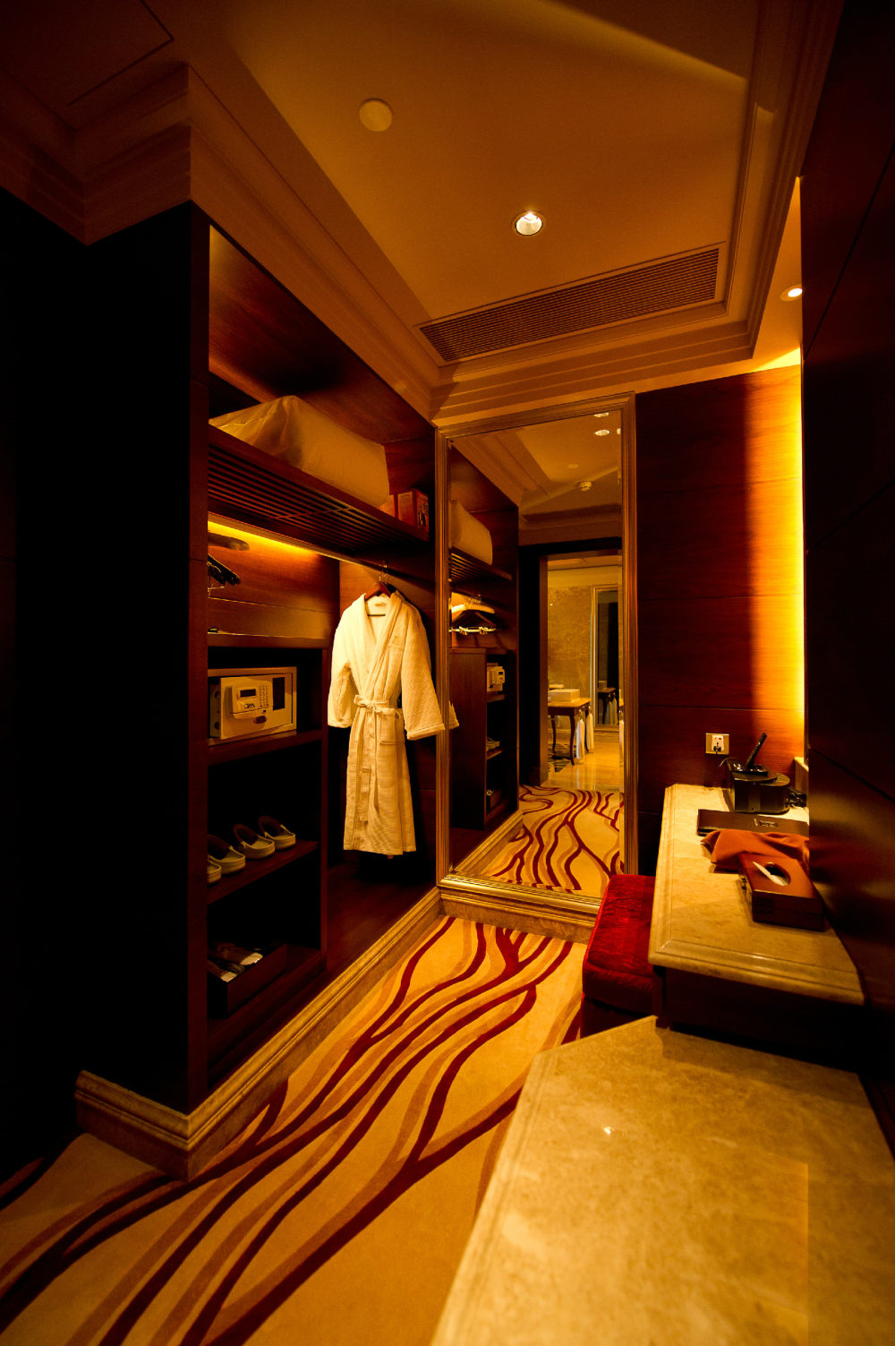 广州从都酒店 Imperial Springs_64358574-H1-Walk-in_Wardrobe.jpg