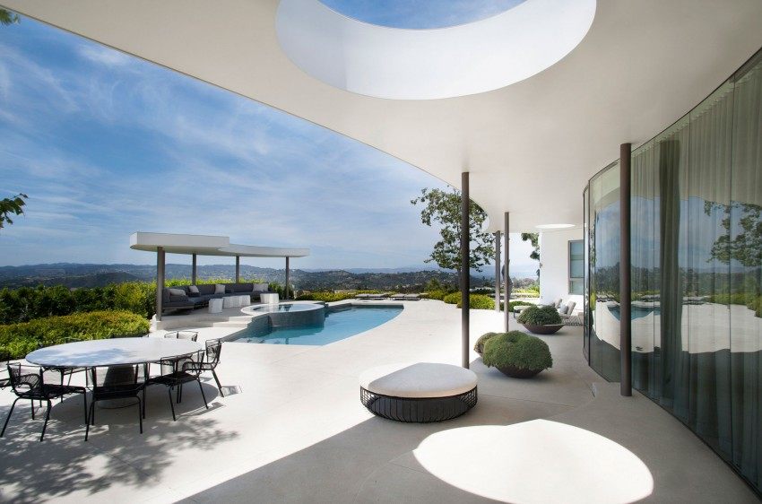 Trousdale-Estates-Contemporary-Home-03-850x562.jpg