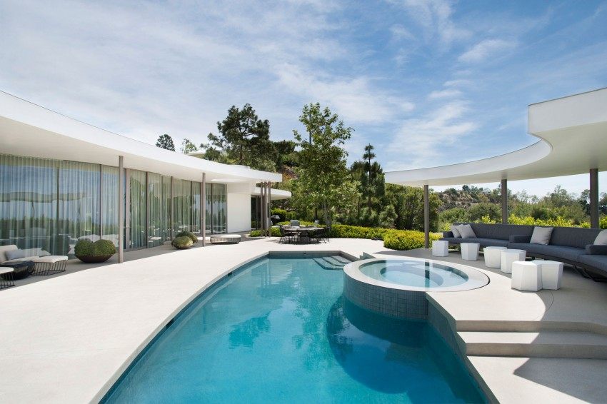 Trousdale-Estates-Contemporary-Home-04-850x566.jpg