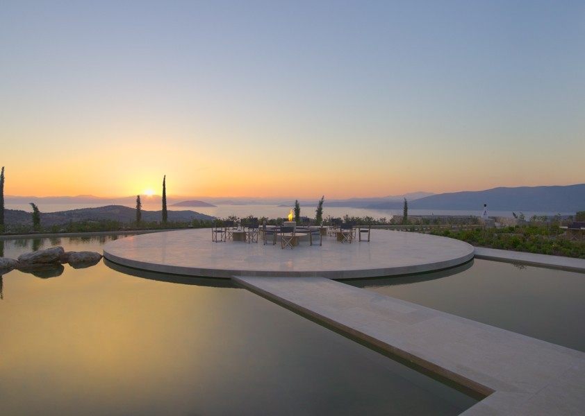 Ed Tuttle-希腊安缦卓熠(官方攝影) AMANZOE_05_zoe_central_terrace_1400x600.jpg