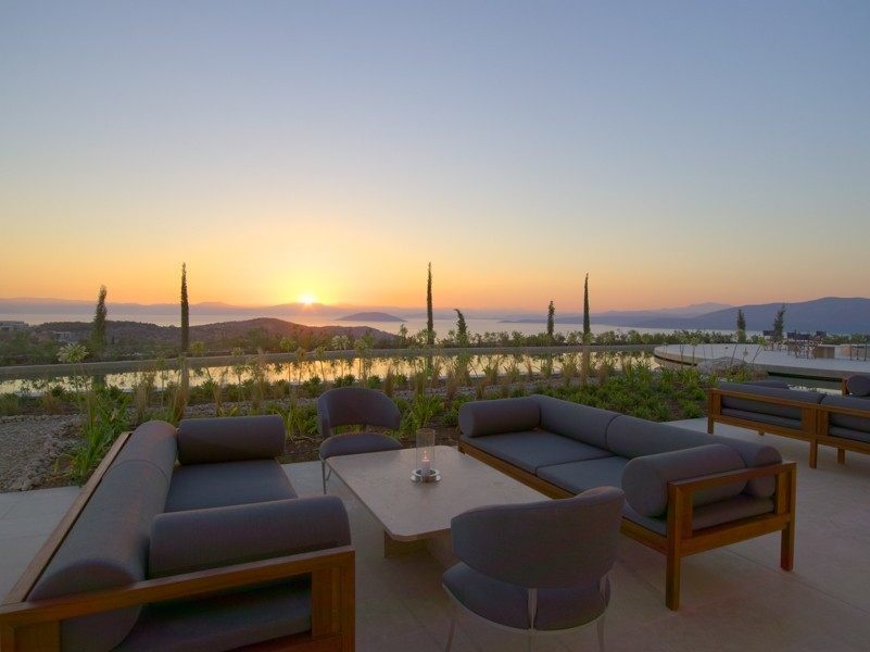 Ed Tuttle-希腊安缦卓熠(官方攝影) AMANZOE_11_zoe_living_room_side_terrace_1400x600.jpg