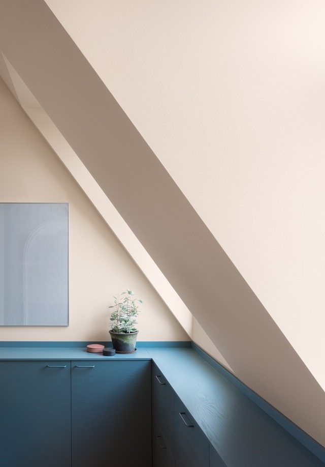 斯德哥尔摩一套色彩搭配精湛的公寓_Inner-City-Blue-2.jpg