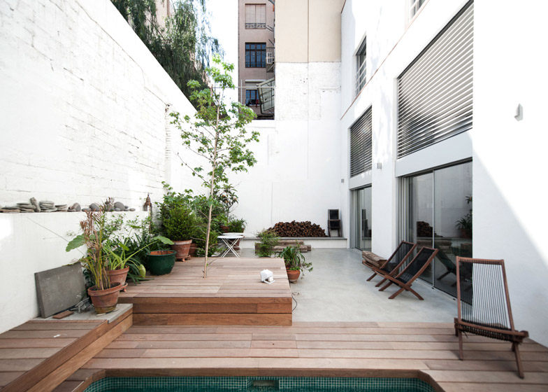 由乳制品工厂到Loft住房_House-in-an-old-Barcelona-dairy-13.jpg