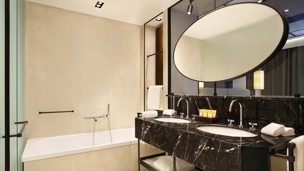 皮科洛港费利西亚豪华精选酒店 Falisia, a Luxury Collection Resort_Falisia-Resort-Spa-Portopiccolo-Bathroom-Detail.jpg