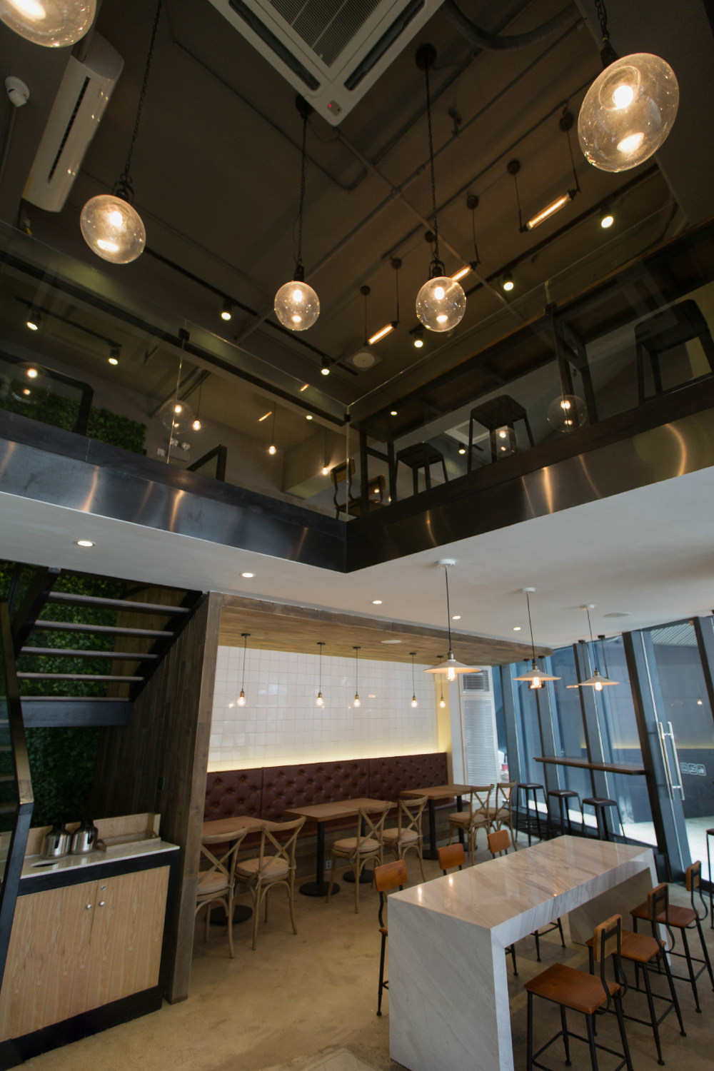 一组loft风格的咖啡厅_10.jpg