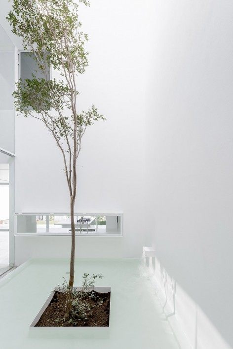 一方水院，静谧白宅——台北_Casa-V-by-Abraham-Cota-Paredes-Arquitectos-013-472x708.jpg