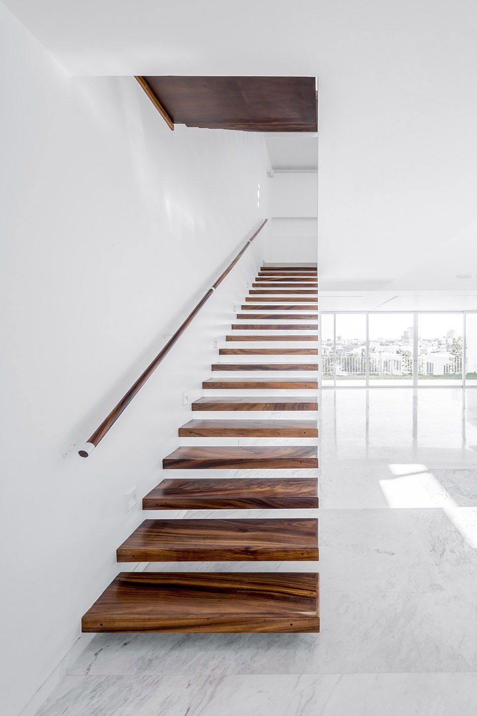 一方水院，静谧白宅——台北_Casa-V-by-Abraham-Cota-Paredes-Arquitectos-015.jpg